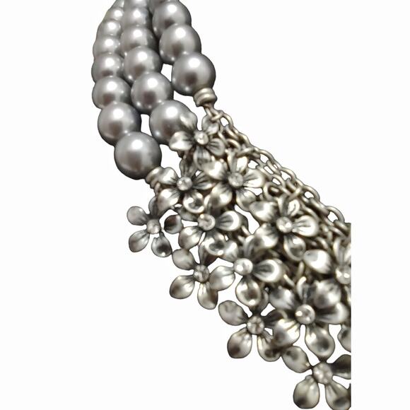 Gray Triple Pearl Strand Necklace Rhinestones Silver Bling Flowers Retro Classic - Picture 5 of 11